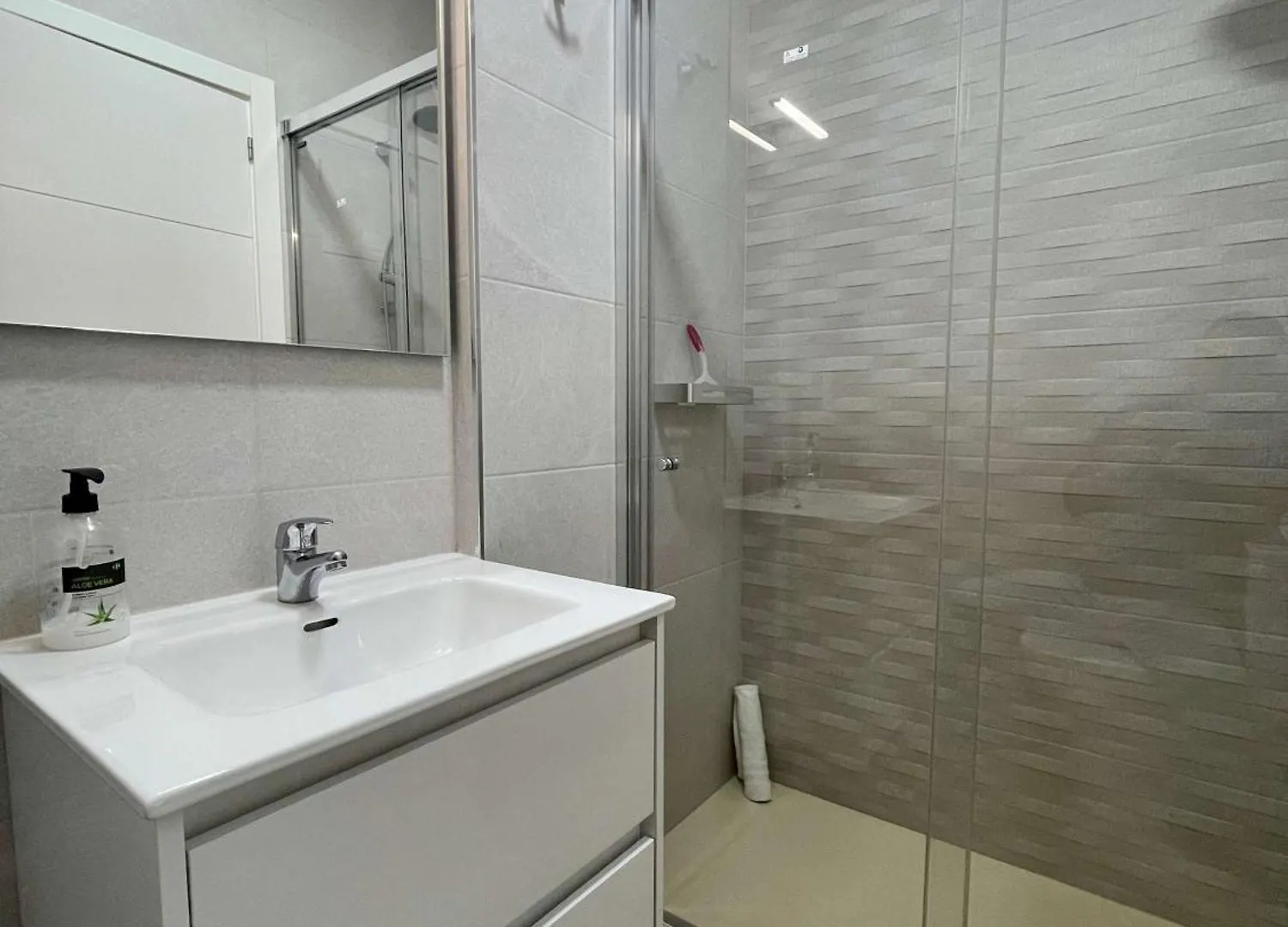 Shr064 Apartamento De 2 Habitaciones Con Piscina Nerja Spain