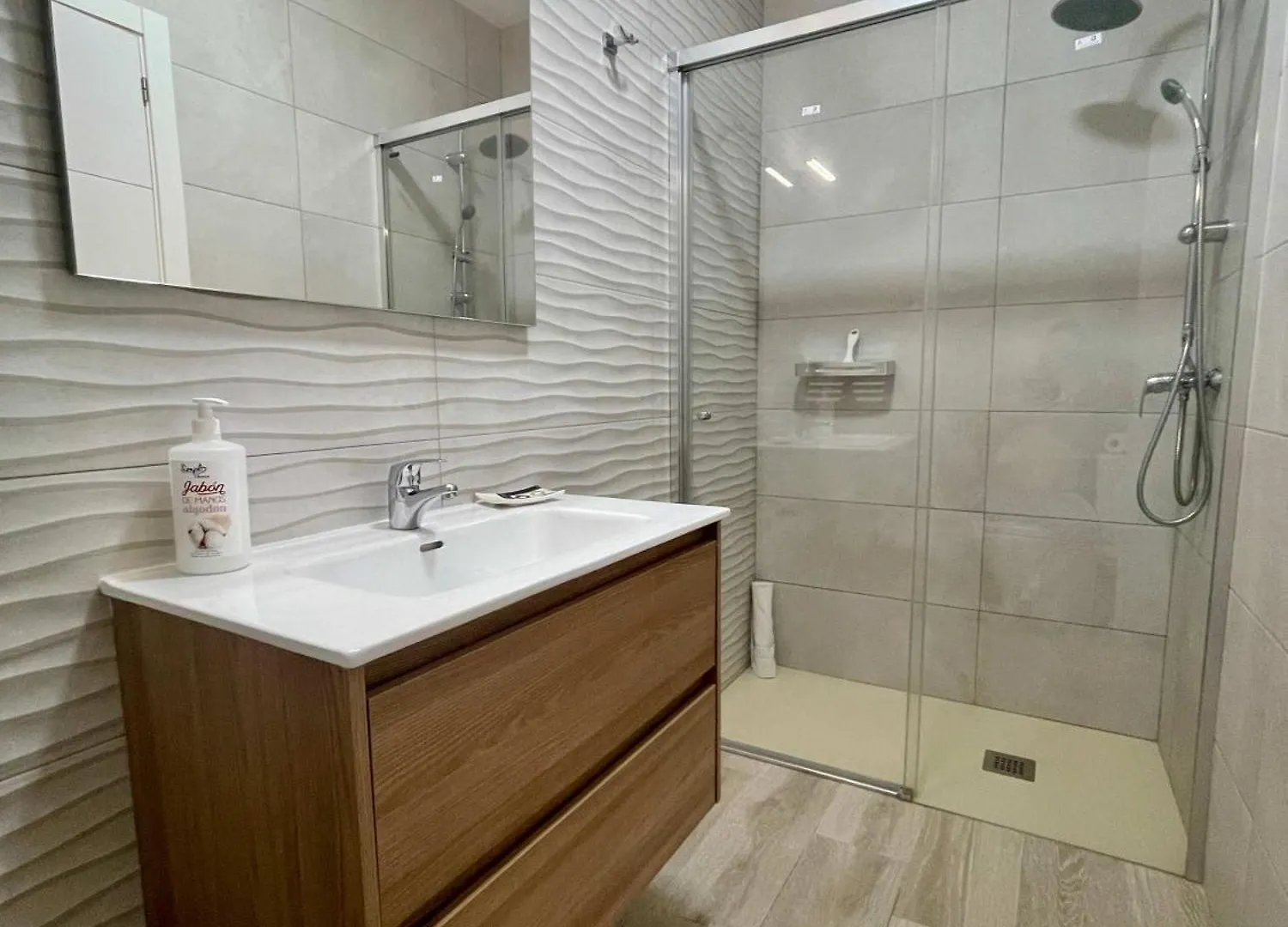 Shr064 Apartamento De 2 Habitaciones Con Piscina Нерха Апартаменты